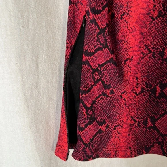 Cache Red Python Print Top - Picture 7 of 8